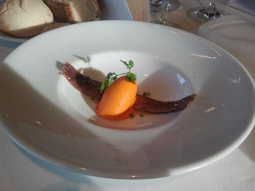 Restaurante en Ampuero Anchoa con helado de pimiento del piquillo